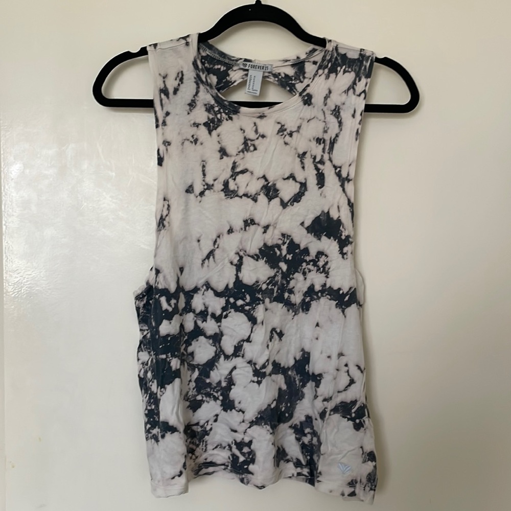 Forever 21 women’s tie dye open back tank in pink size M